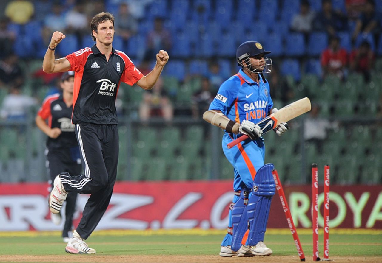 Steven Finn cleaned up Parthiv Patel to give England a lift, India v England, 4th ODI, Mumbai, October 23, 2011