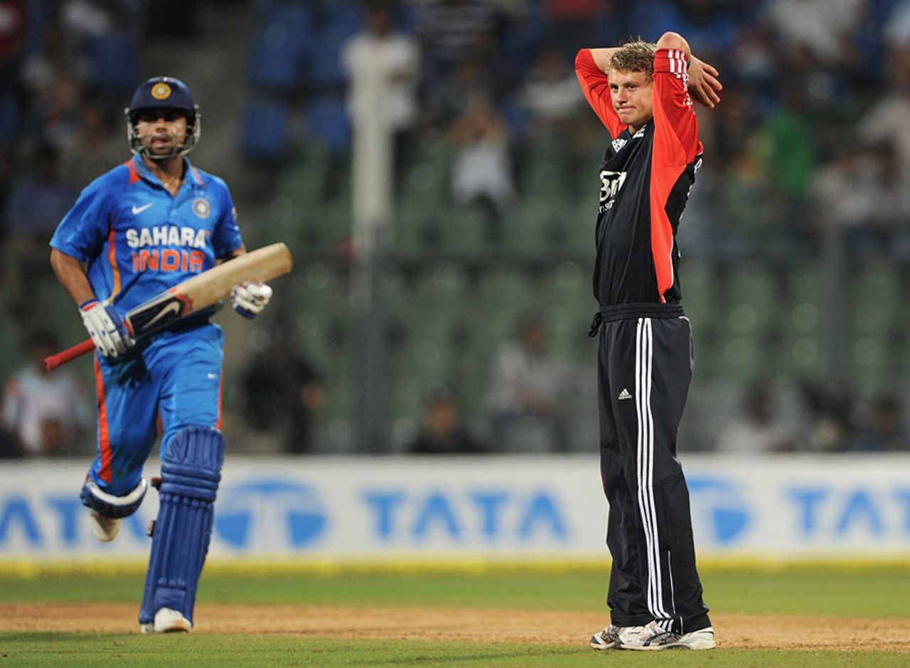 Scott Borthwick was given a tough introduction to international cricket in India, India v England, 4th ODI, Mumbai, October 23, 2011