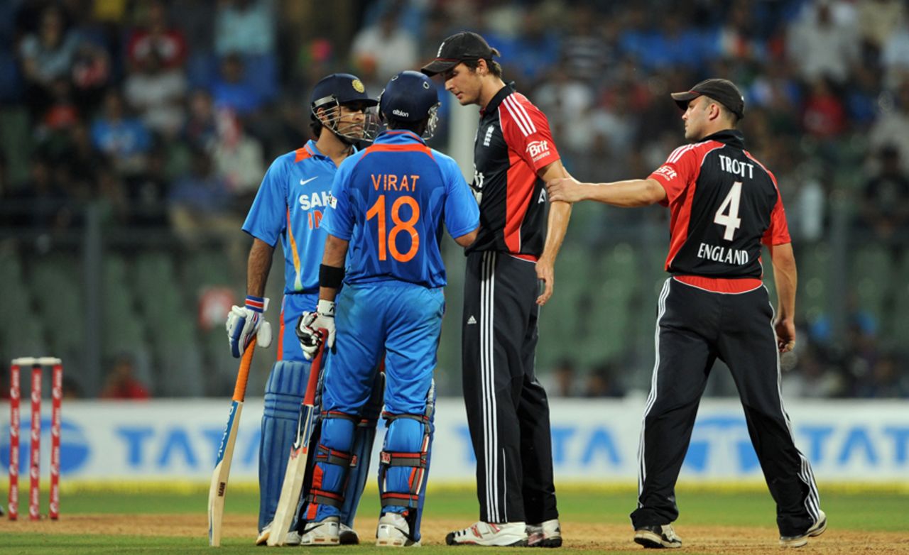 Steven Finn approached Virat Kohli and MS Dhoni to apologise, India v England, 4th ODI, Mumbai, October 23, 2011