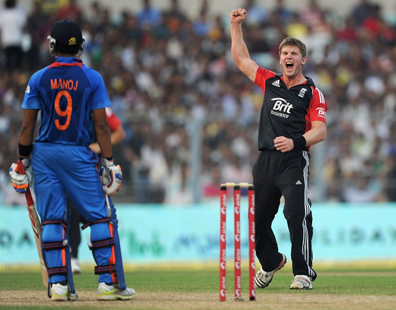 Stuart Meaker had Manoj Tiwary caught behind, India v England, 5th ODI, Eden Gardens, October 25 2011