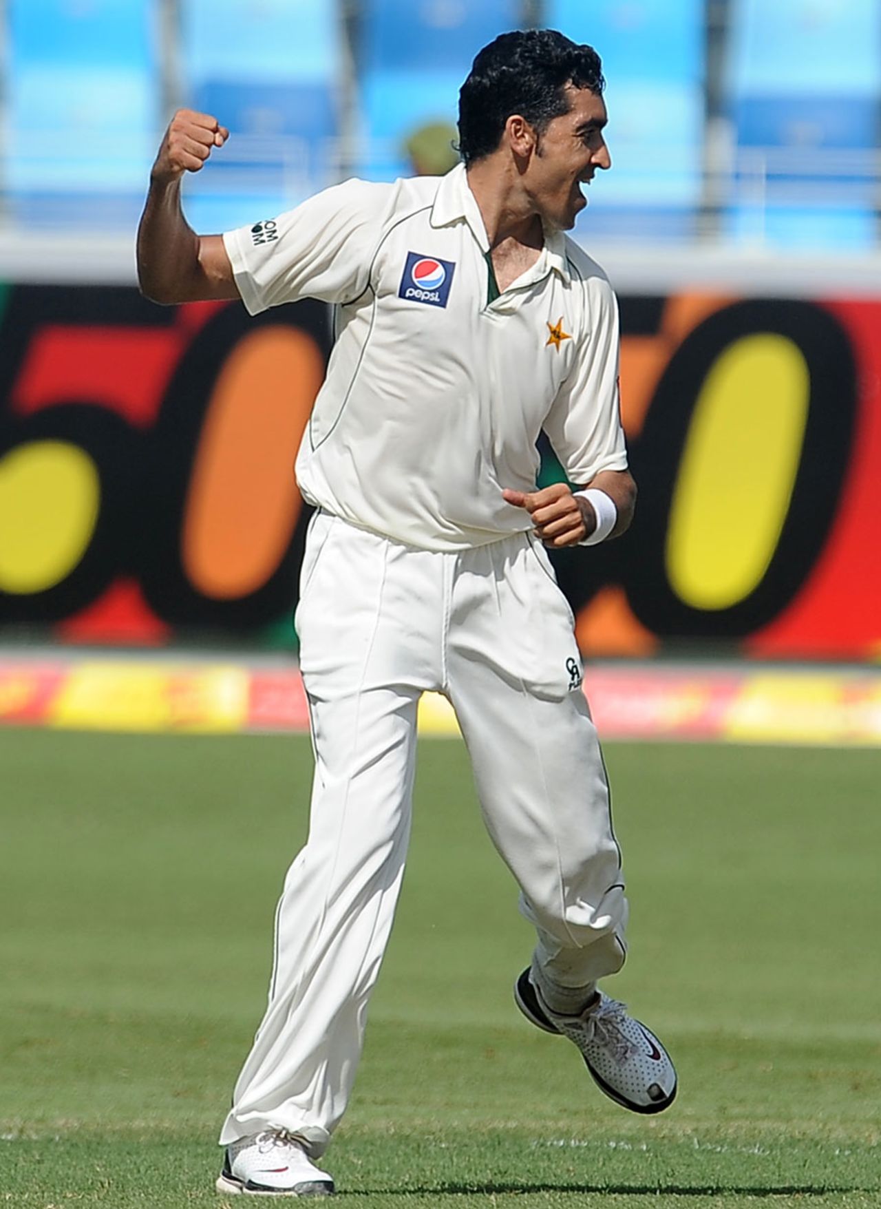 Umar Gul celebrates Mahela Jayawardene's wicket, Pakistan v Sri Lanka, 2nd Test, Dubai, 1st day, October 26, 2011 