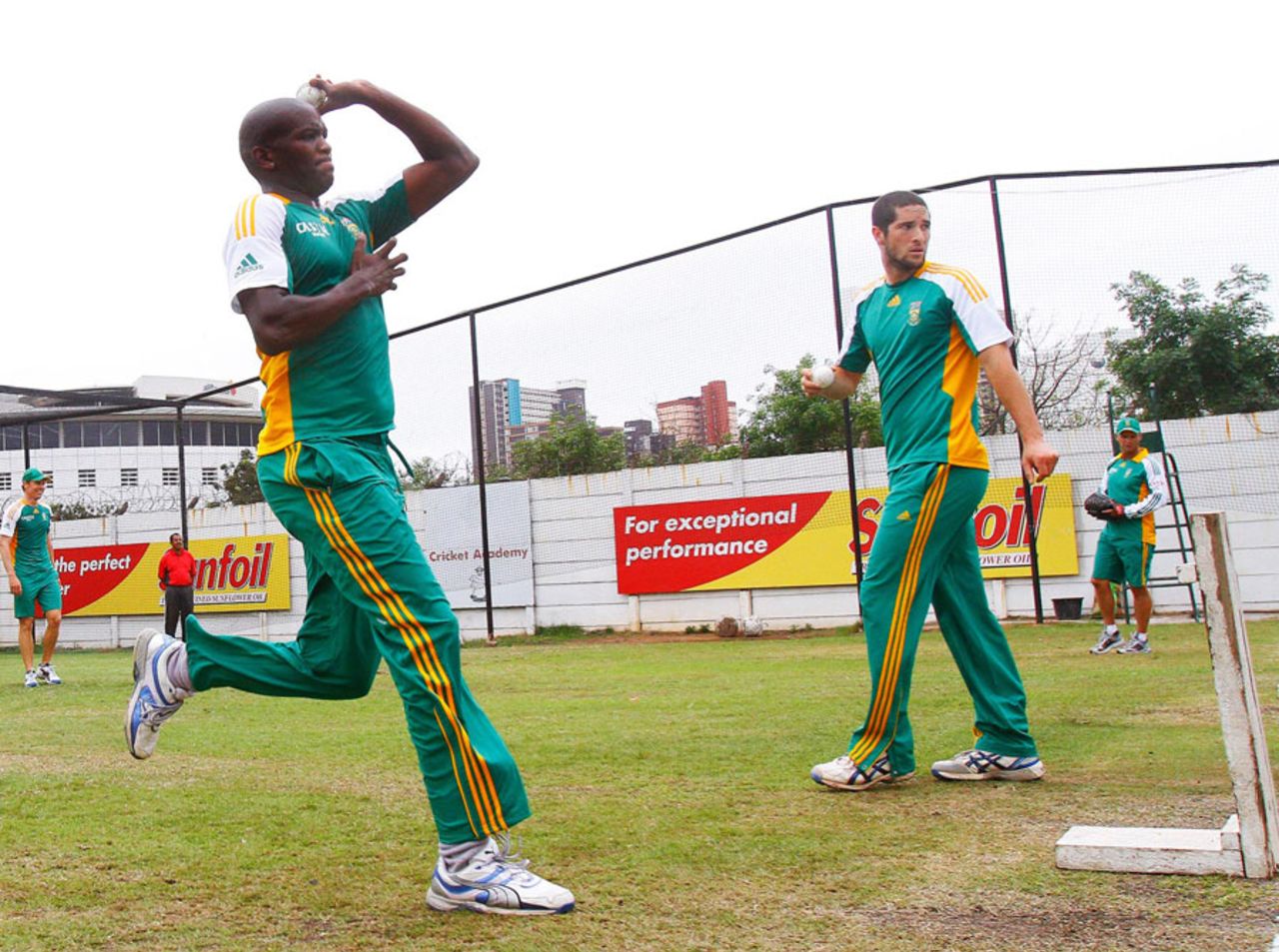 Lonwabo Tsotsobe runs in to bowl, Durban, October 27, 2011