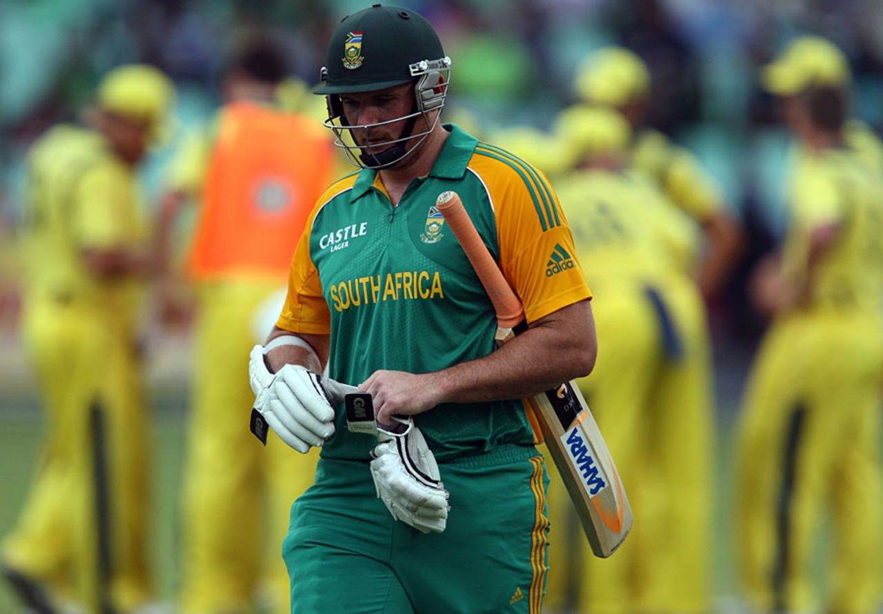 Graeme Smith struggled during his innings, South Africa v Australia, 3rd ODI, Durban, October 28, 2011