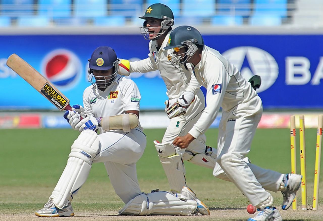 Mahela Jayawardene is cleaned up, Pakistan v Sri Lanka, 2nd Test, Dubai, 4th day, October 29, 2011