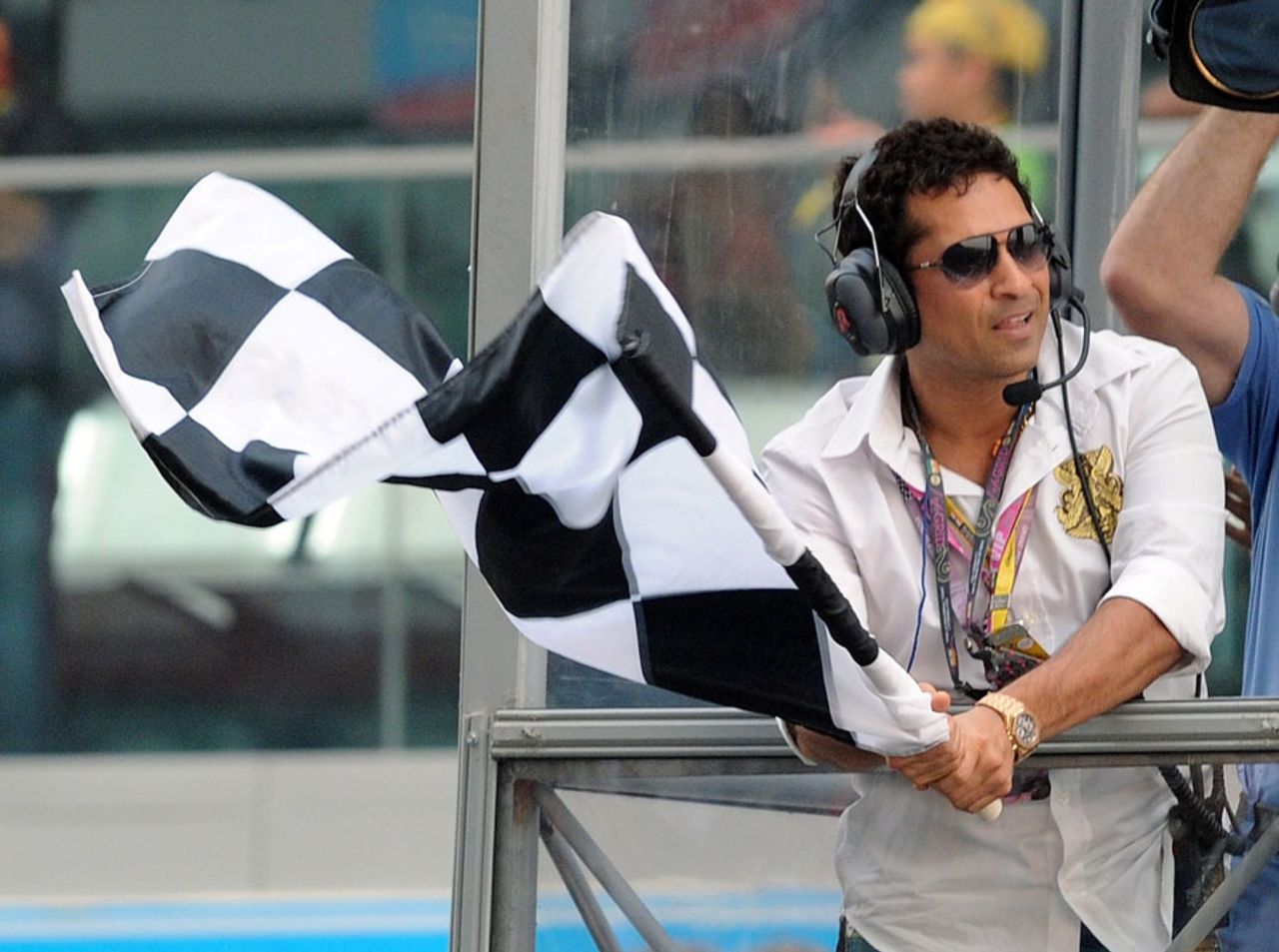 Sachin Tendulkar waves the chequered flag at the inaugural Indian Grand Prix, New Delhi, October 30, 2011