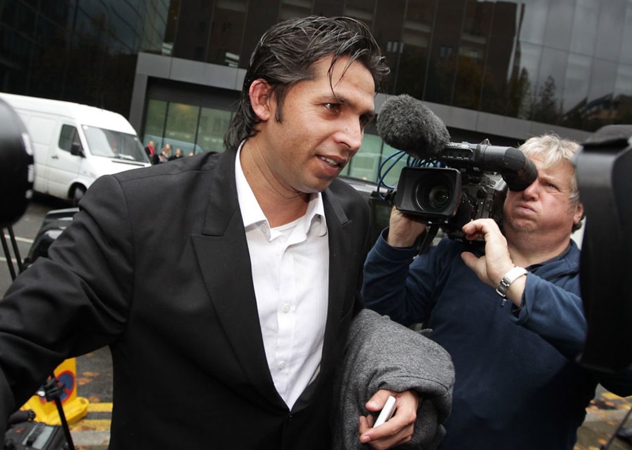 Mohammad Asif makes his way to Southwark Crown Court, London, November 3, 2011