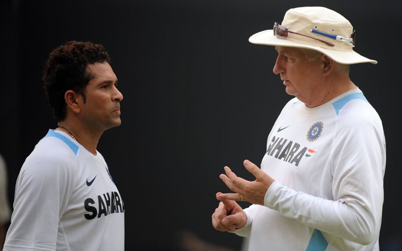 Sachin Tendulkar talks to Duncan Fletcher during India's practice, Delhi, November 4, 2011