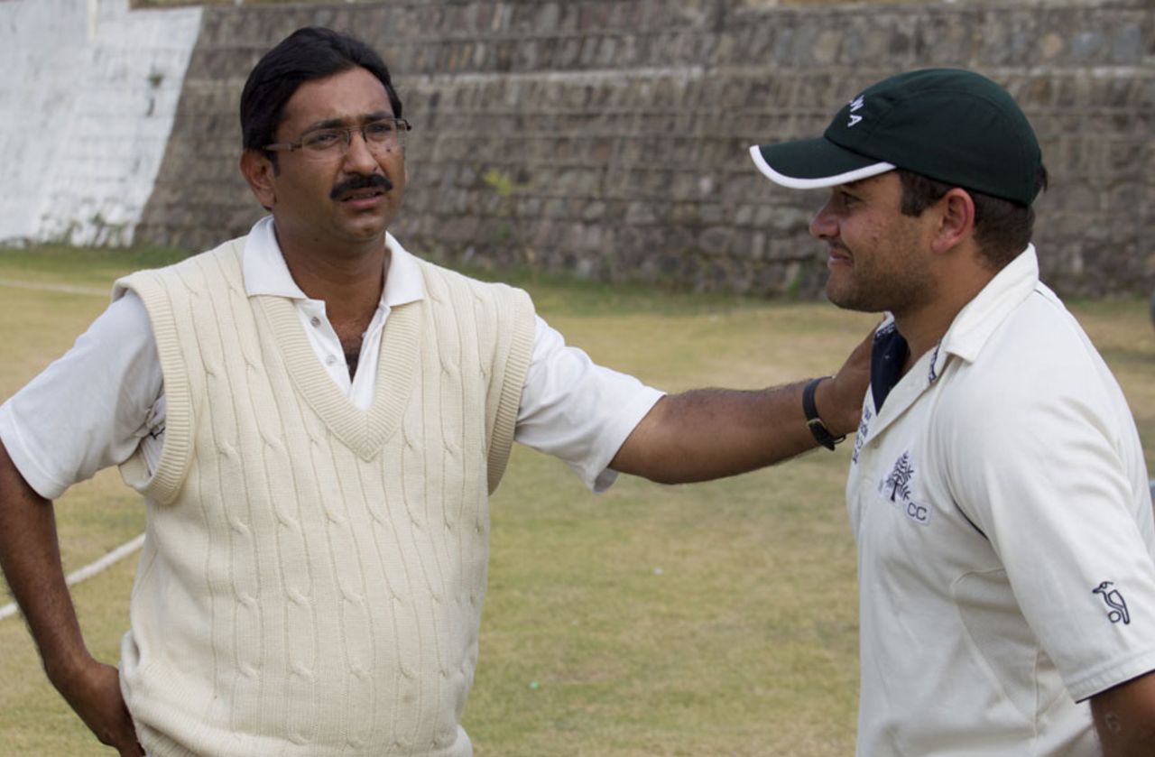 Asif Bajwa, Mohammad Amir's mentor, interacts with a first-class player, Islamabad, November 4, 2011