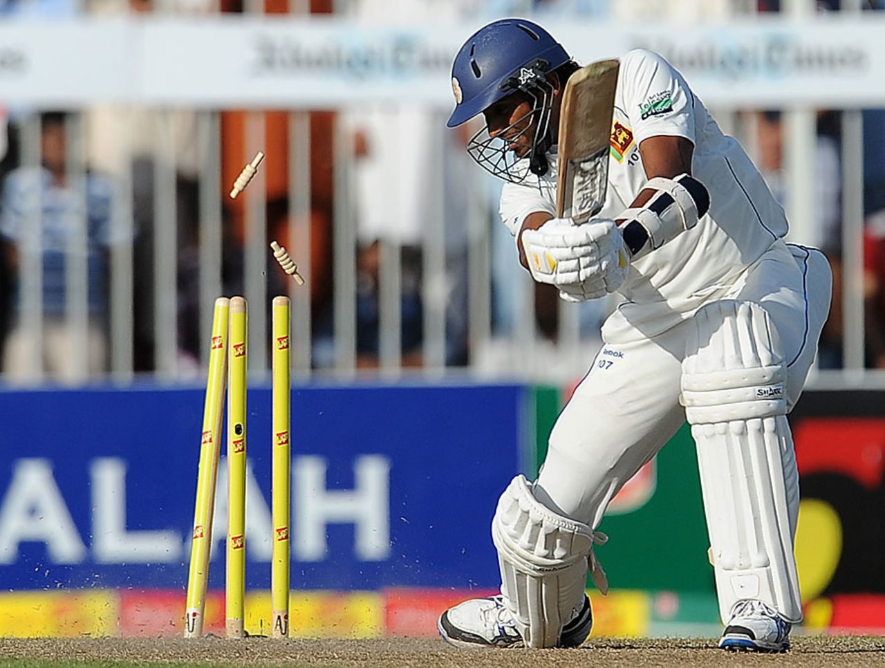 Chanaka Welegedara is yorked by Umar Gul, Pakistan v Sri Lanka, 3rd Test, Sharjah, 2nd day, November 4, 2011