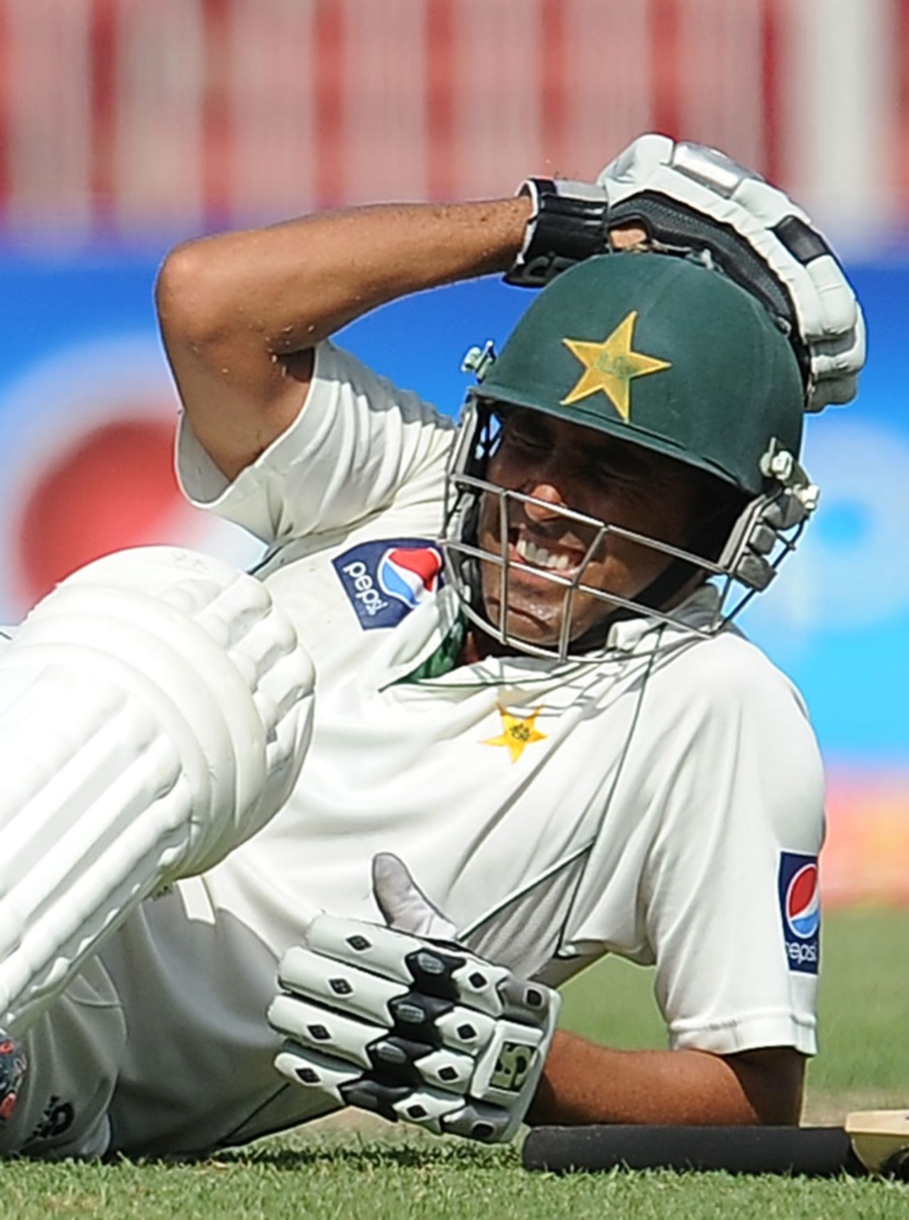 Younis Khan was hit on the helmet by a throw from mid-off, Pakistan v Sri Lanka, 3rd Test, Sharjah, 3rd day, November 5, 2011