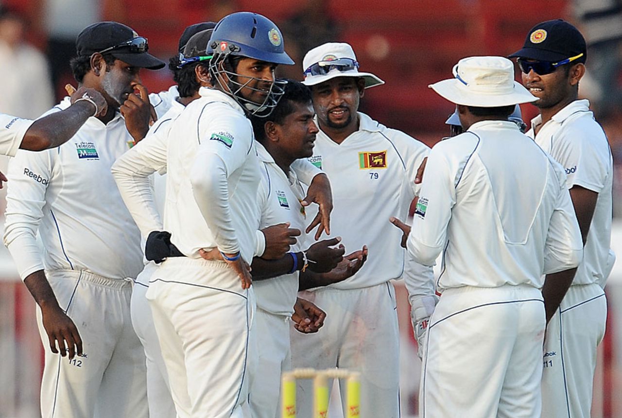 Sri Lanka celebrate a strike, Pakistan v Sri Lanka, 3rd Test, Sharjah, 3rd day, November 5, 2011