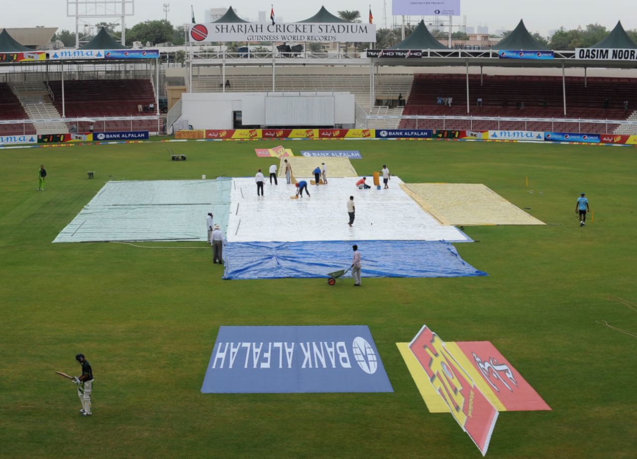 The rare sight of rain delaying play in Sharjah, Pakistan v Sri Lanka, 3rd Test, Sharjah, 5th day, November 7, 2011