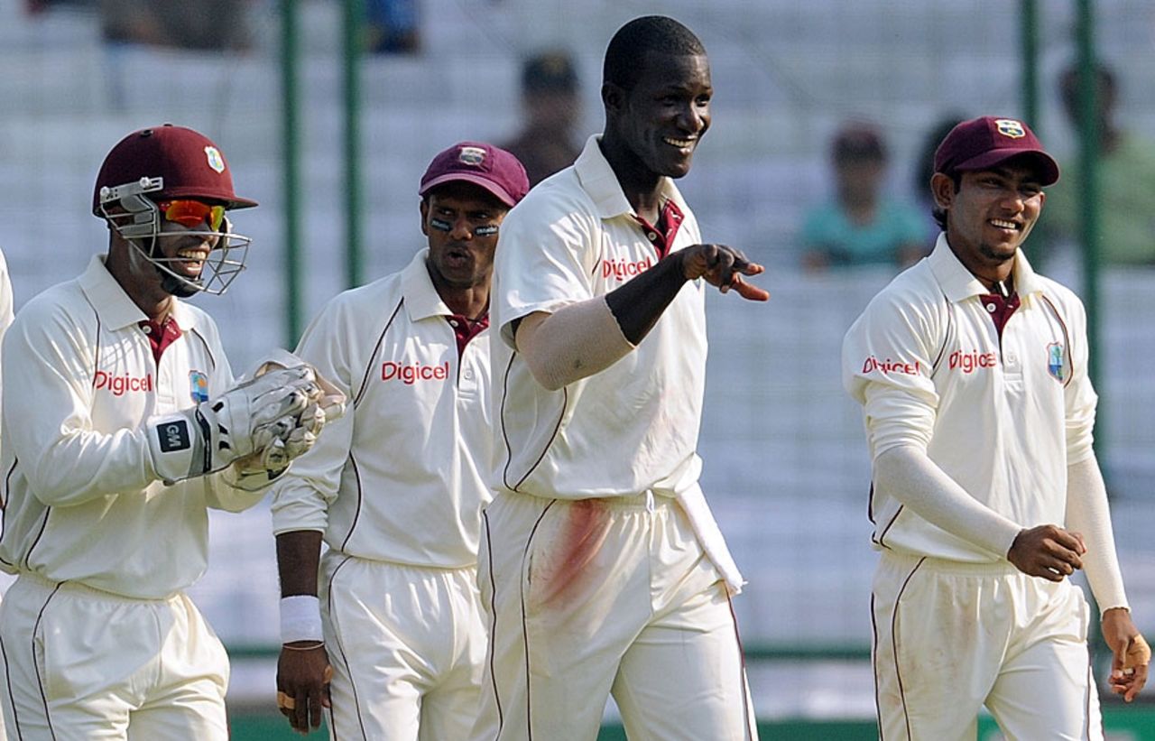 Darren Sammy took three wickets in a hurry to hasten India's collapse, India v West Indies, 1st Test, New Delhi, 2nd day, November 7, 2011