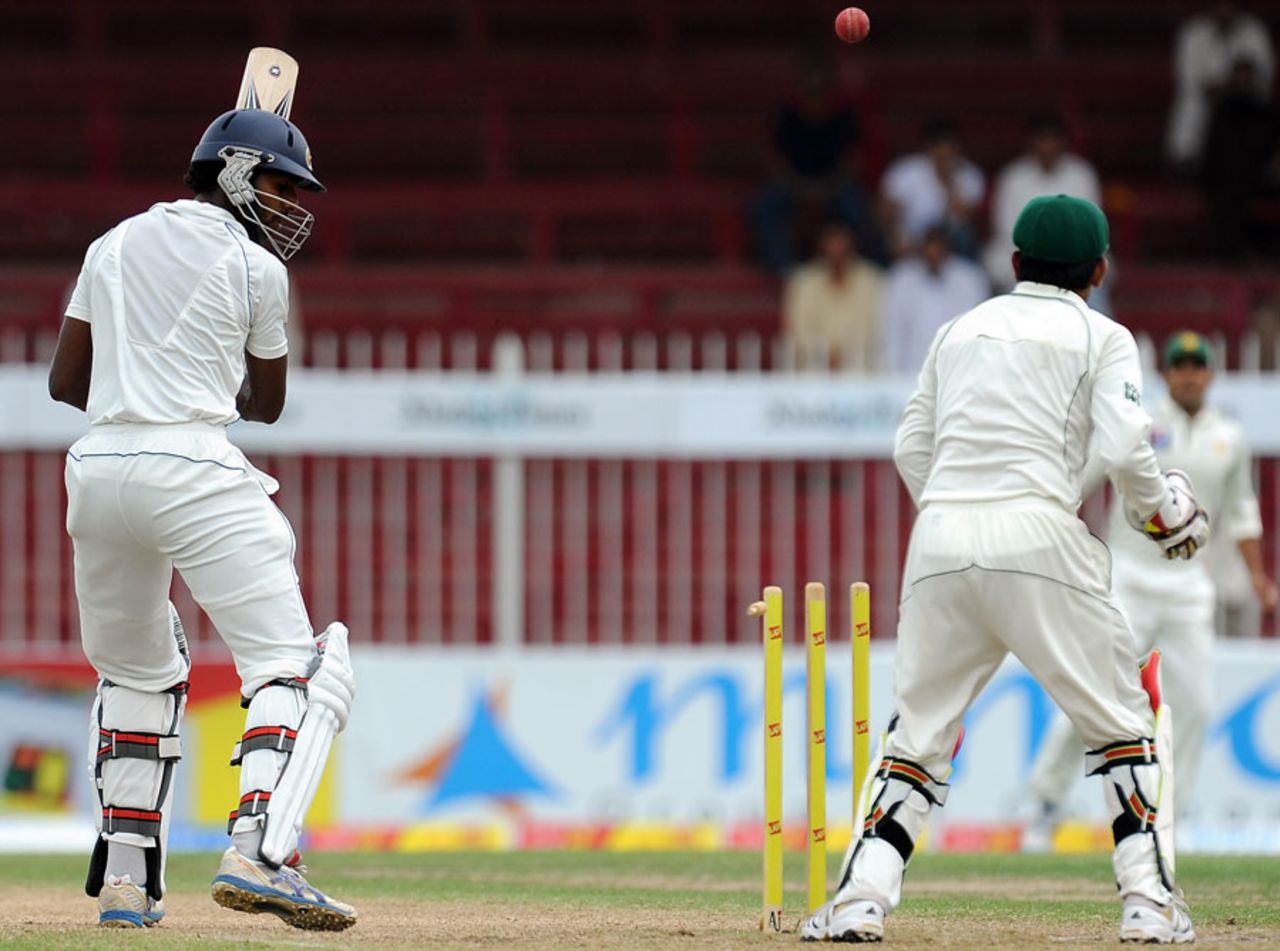 Kosala Kulasekara is bowled, Pakistan v Sri Lanka, 3rd Test, Sharjah, 5th day, November 7, 2011