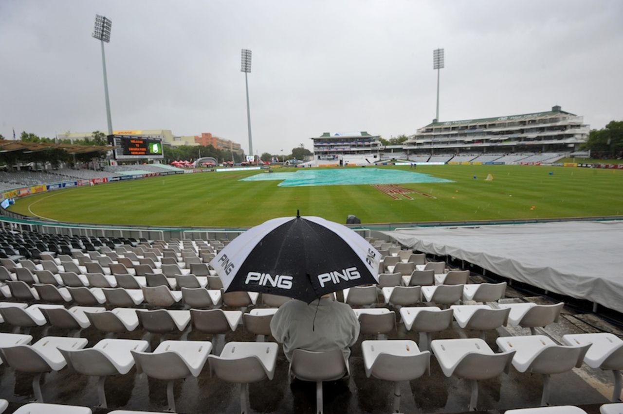 Gloomy scenes at Newlands, South Africa v Australia, 1st Test, Cape Town, 1st day, November 9, 2011