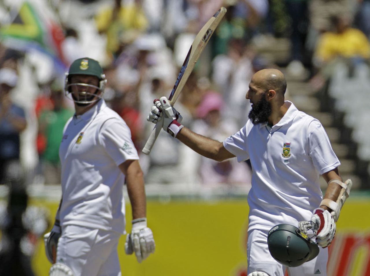 Graeme Smith has a word with Hashim Amla, South Africa v Australia, 1st Test, Cape Town, 3rd day, November 11, 2011