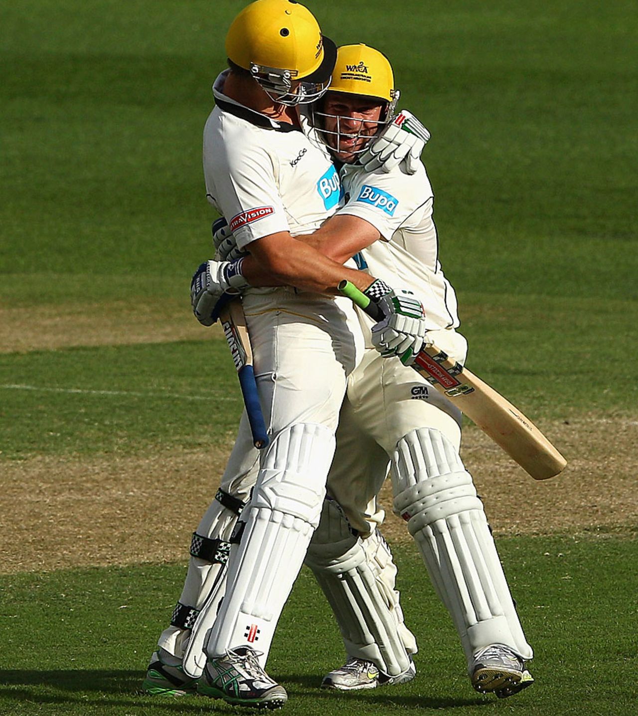 Mitchell Marsh and Travis Birt celebrate Western Australia's chase of 362, Victoria v Western Australia, Sheffield Shield, 4th day, MCG, November 14, 2011