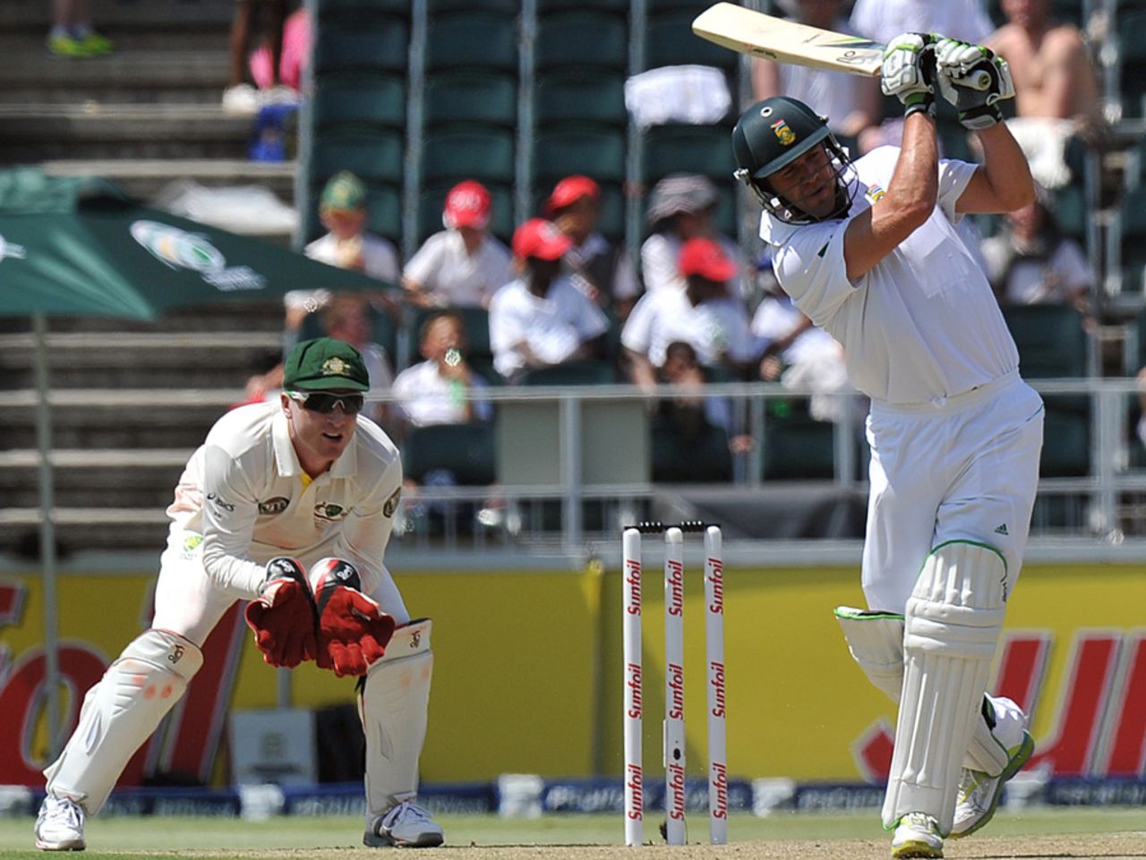 AB de Villiers hits down the ground, South Africa v Australia, 2nd Test, Johannesburg, 1st day, November 17, 2011
