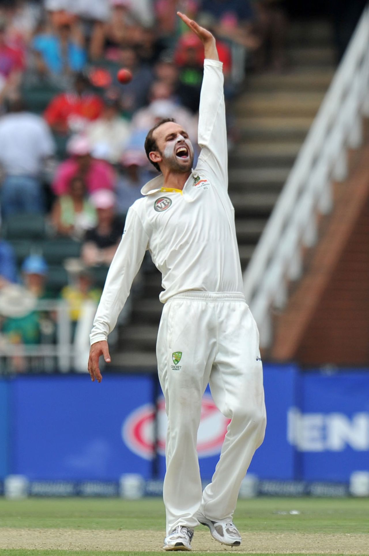 Nathan Lyon appeals unsuccessfully, South Africa v Australia, 2nd Test, Johannesburg, 3rd day, November 19, 2011