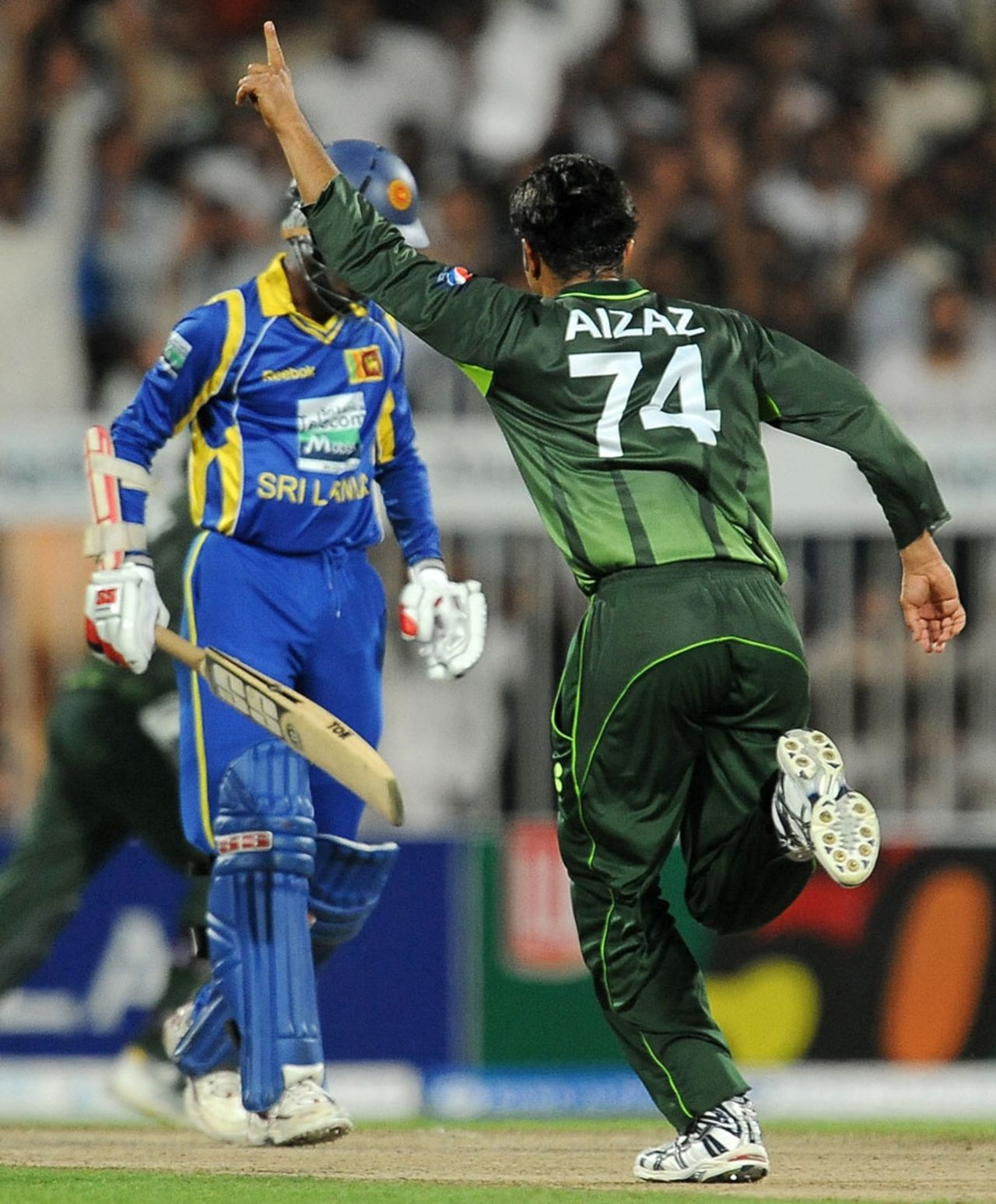 Aizaz Cheema removes Upul Tharanga cheaply, Pakistan v Sri Lanka, 4th ODI, Sharjah, November 20, 2011