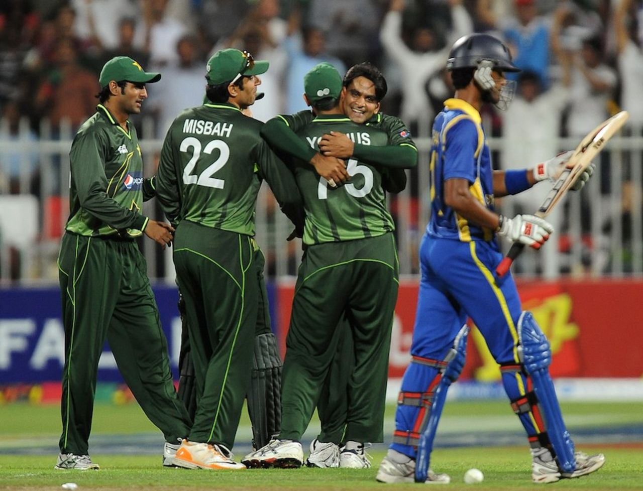 Pakistan celebrate Dinesh Chandimal's wicket, Pakistan v Sri Lanka, 4th ODI, Sharjah, November 20, 2011