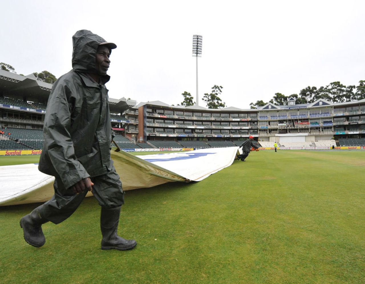 Rain held up the start of the final day of the Johannesburg Test, South Africa v Australia, 2nd Test, Johannesburg, 5th day, November 21, 2011