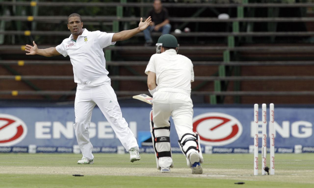 Vernon Philander cleaned up Michael Clarke, South Africa v Australia, 2nd Test, Johannesburg, 5th day, November 21, 2011