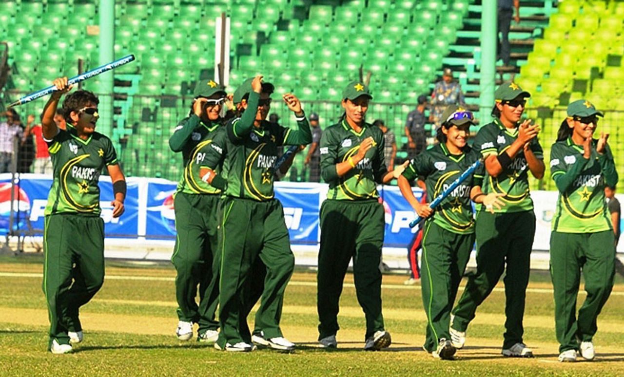 Pakistan celebrate their qualification for the Women's World Cup, Netherlands v Pakistan, Women's World Cup Qualifier, Fatullah, November 22, 2011 
