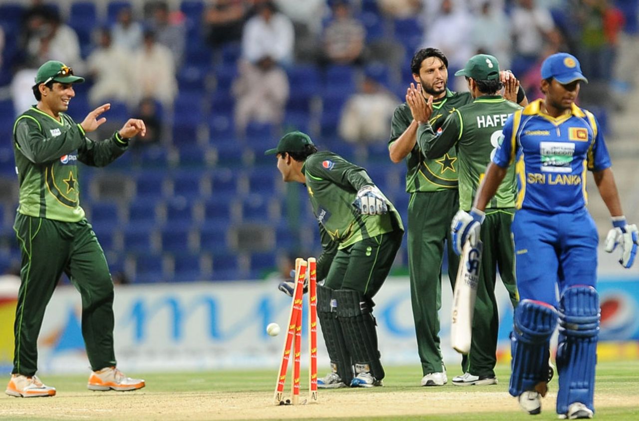 Shahid Afridi celebrates the wicket of Jeevan Mendis, Pakistan v Sri Lanka, 5th ODI, Abu Dhabi, November 23, 2011 