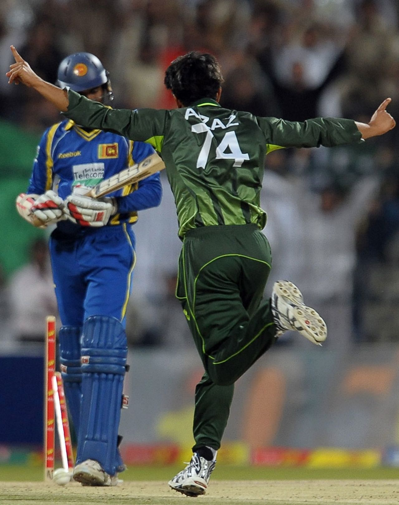 Aizaz Cheema rattles Upul Tharanga's stumps, Pakistan v Sri Lanka, Only T20I, Abu Dhabi, November 25, 2011 