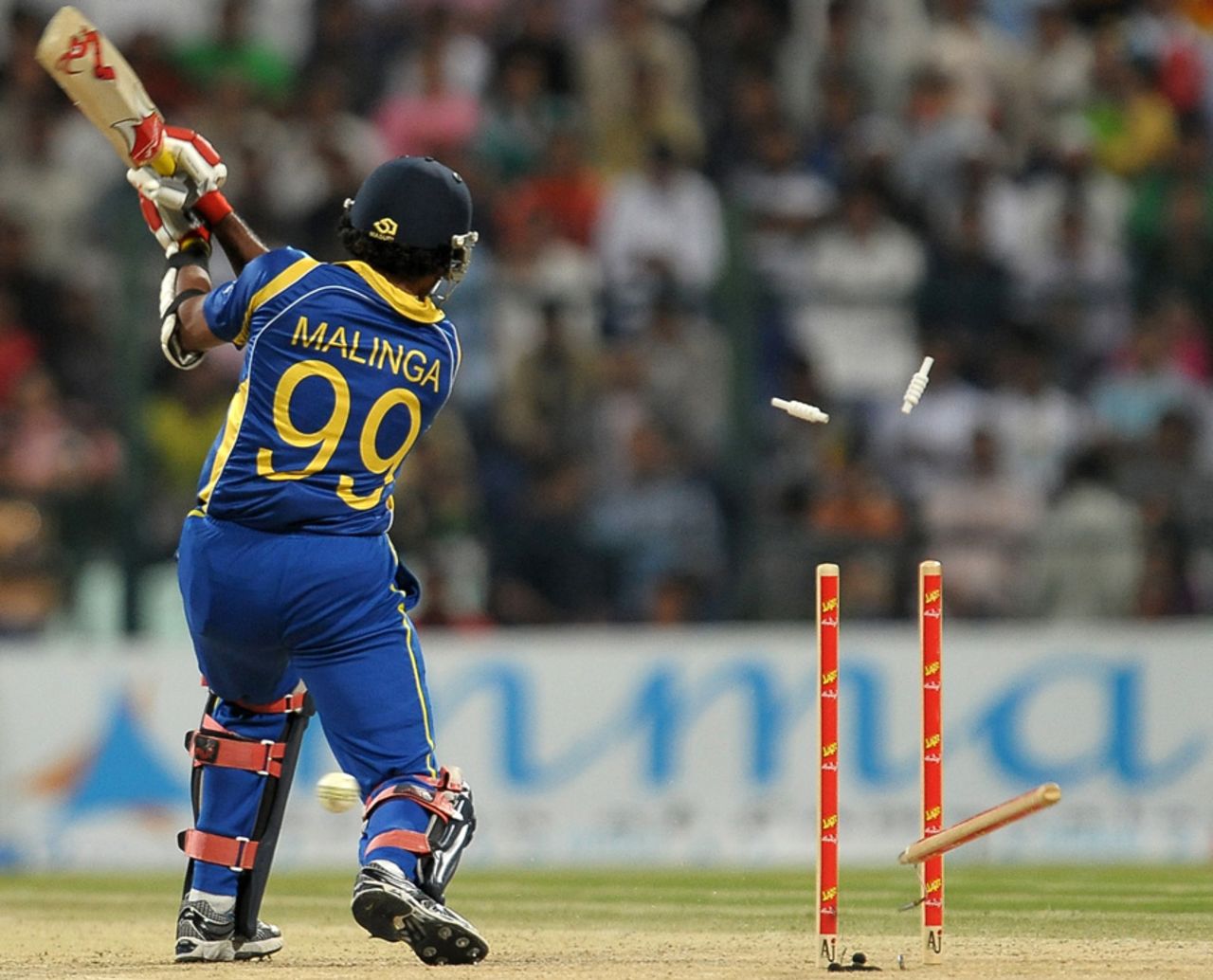 Lasith Malinga loses his middle stump, Pakistan v Sri Lanka, Only T20I, Abu Dhabi, November 25, 2011 