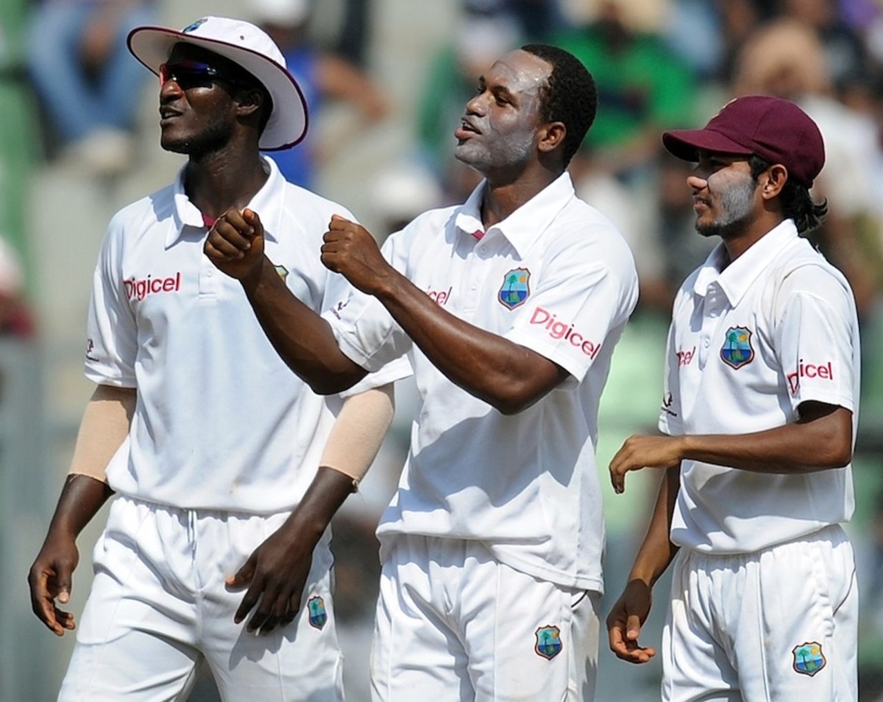 Marlon Samuels dismissed Sachin Tendulkar, India v West Indies, 3rd Test, Mumbai, 5th day, November 26, 2011 