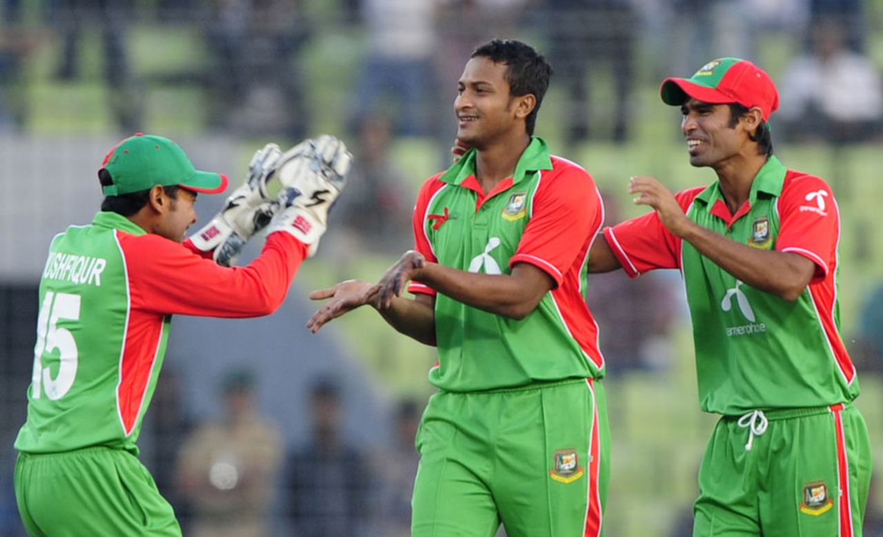 Shakib Al Hasan is congratulated on dismissing Younis Khan, Bangladesh v Pakistan, 1st ODI, Mirpur, December 1, 2011