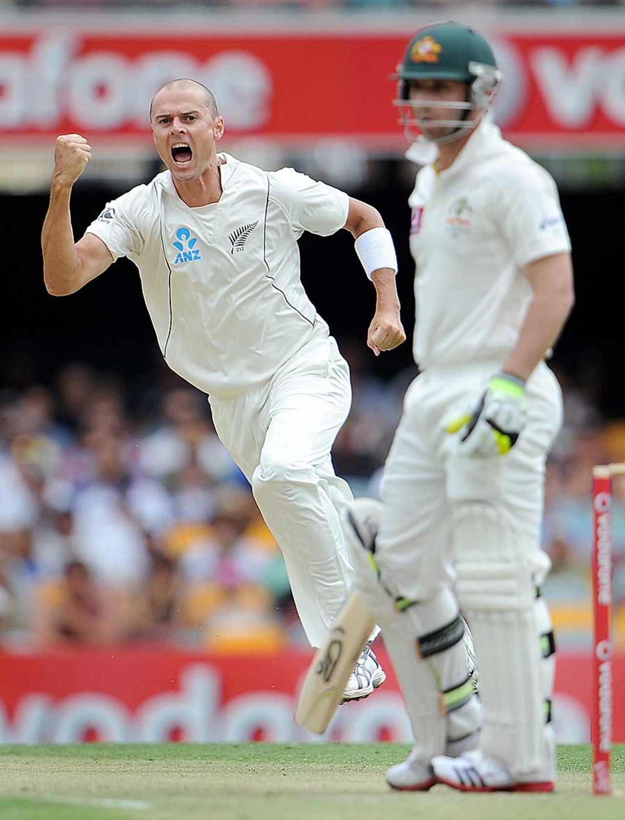 Chris Martin snares Phillip Hughes, Australia v New Zealand, 1st Test, Brisbane, 2nd day, December 2, 2011