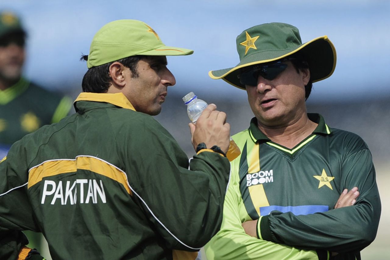 Misbah-ul-Haq and Mohsin Khan chat during practice, Chittagong, December 5, 2011
