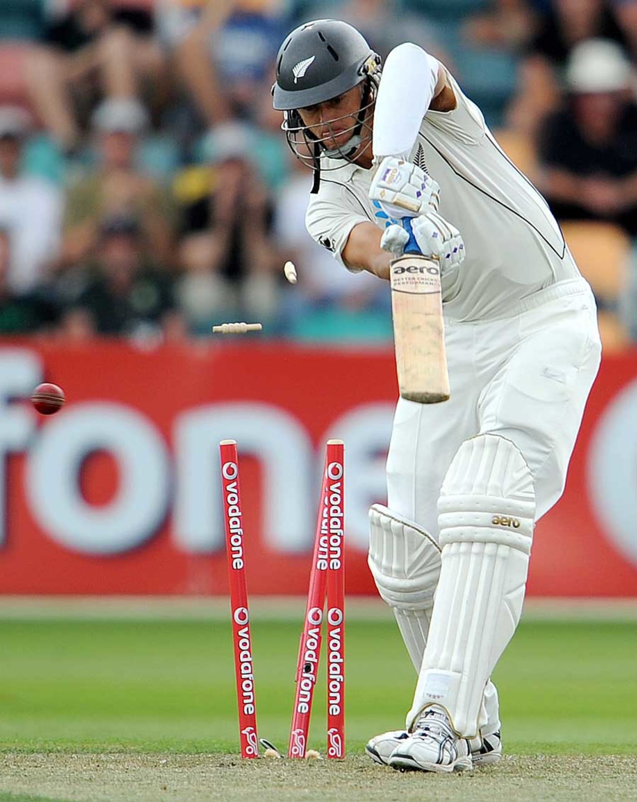Chris Martin is bowled first ball, Australia v New Zealand, 2nd Test, Hobart, 1st day, December 9, 2011