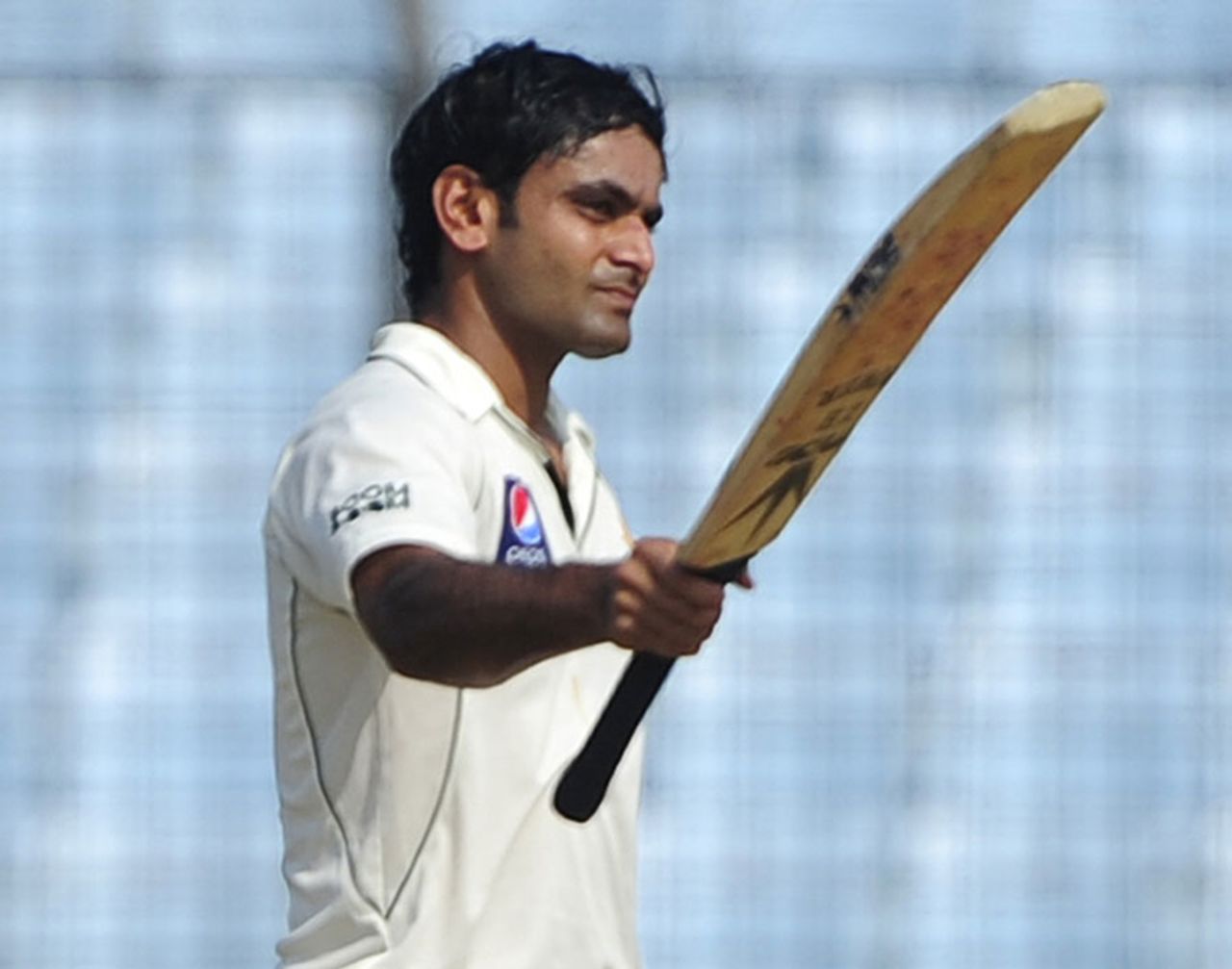 Mohammad Hafeez brings up his fourth Test ton, Bangladesh v Pakistan, 1st Test, Chittagong, 2nd day, December 10, 2011 