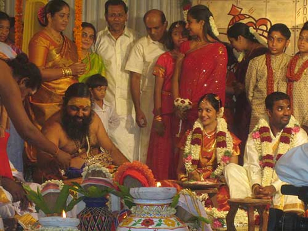Muttiah Muralitharan marries his bride, Madhimalar Ramamurthy, in a ceremony in Chennai, March 21, 2005