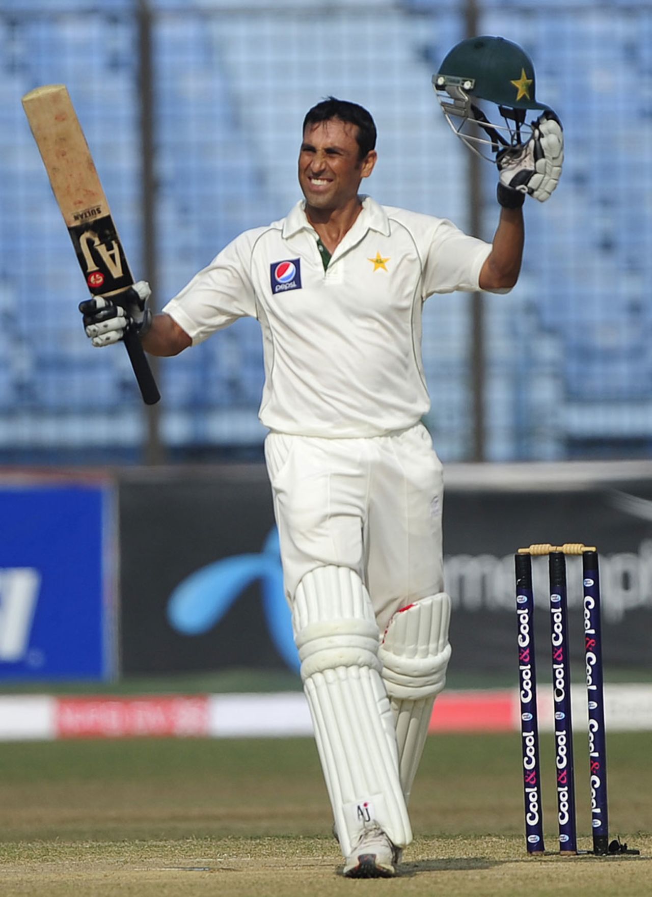 Younis Khan got to his century in the first over of the day, Bangladesh v Pakistan, 1st Test, Chittagong, 3rd day, December 11, 2011 