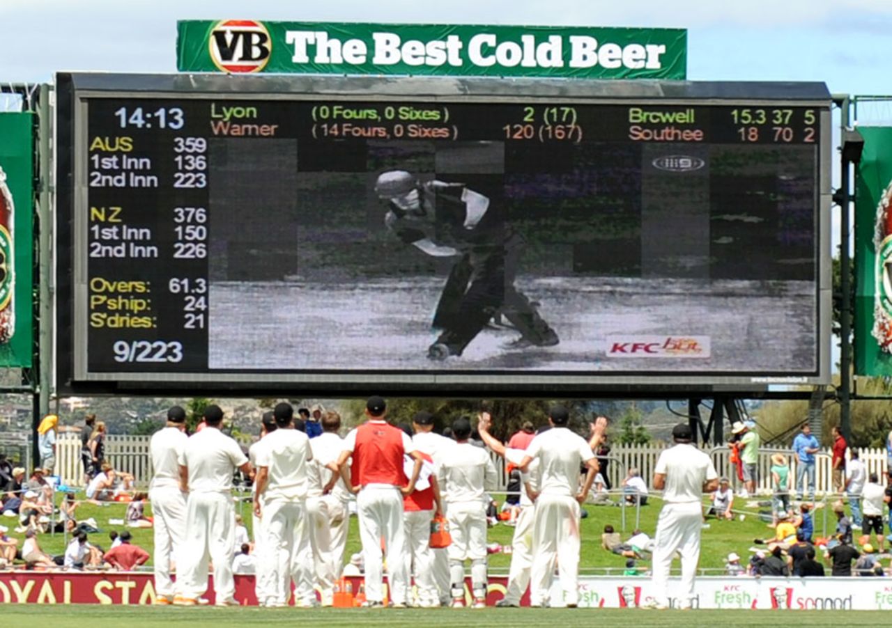 New Zealand watch as a decision is reviewed, Australia v New Zealand, 2nd Test, Hobart, 4th day, December 12 2011