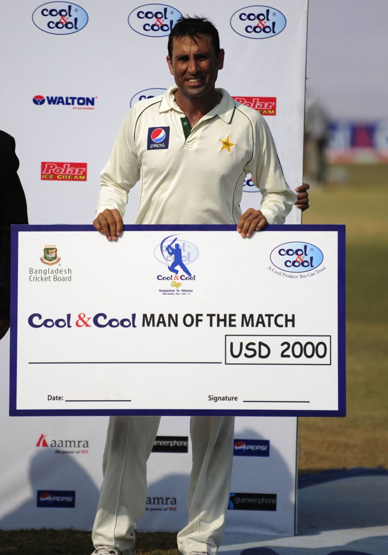 Younis Khan was Man of the Match for his unbeaten double-century, Bangladesh v Pakistan, 1st Test, Chittagong, 4th day, December 12, 2011 