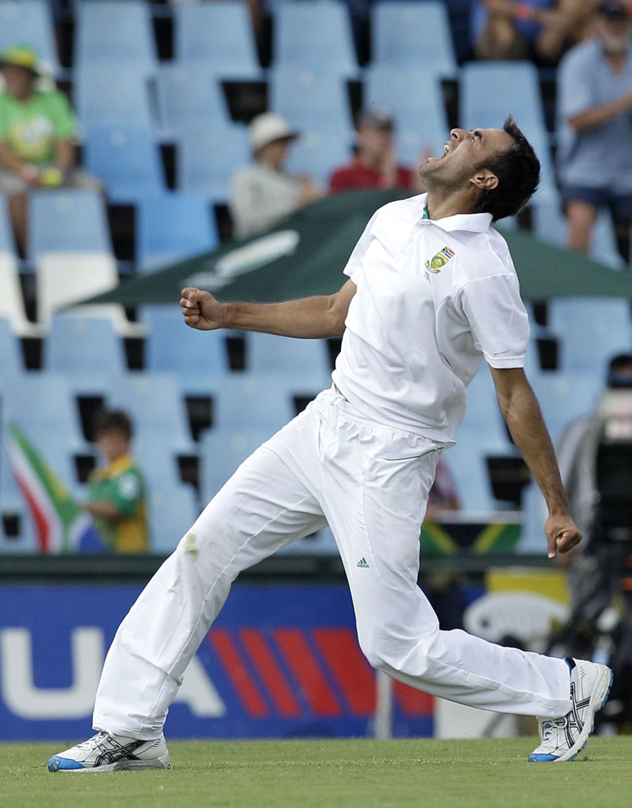 Imran Tahir celebrates having Thisara Perera caught at slip, South Africa v Sri Lanka, 1st Test, Centurion, 3rd day, December 17, 2011
