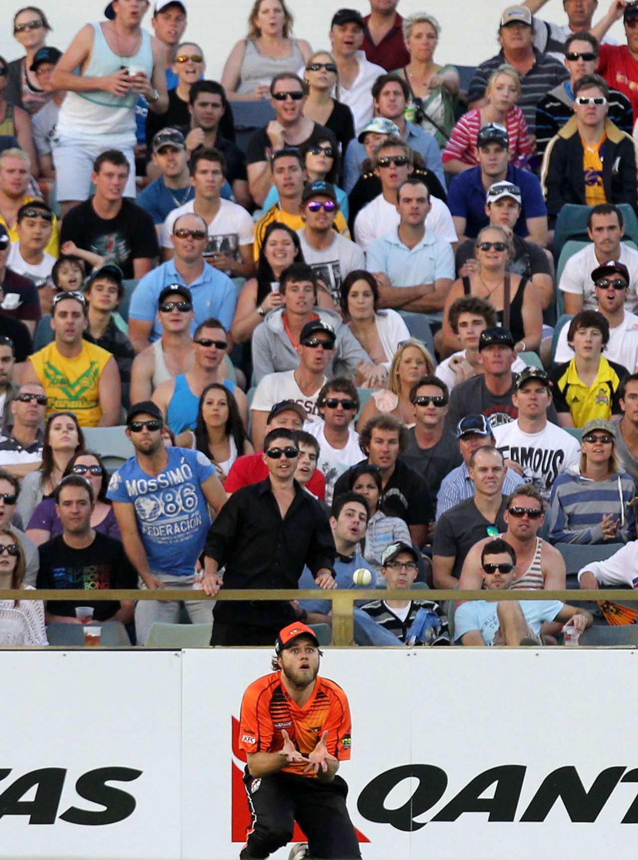 Nathan Rimmington lines up to take a catch, Perth Scorchers v Hobart Hurricanes, December, 18, 2011