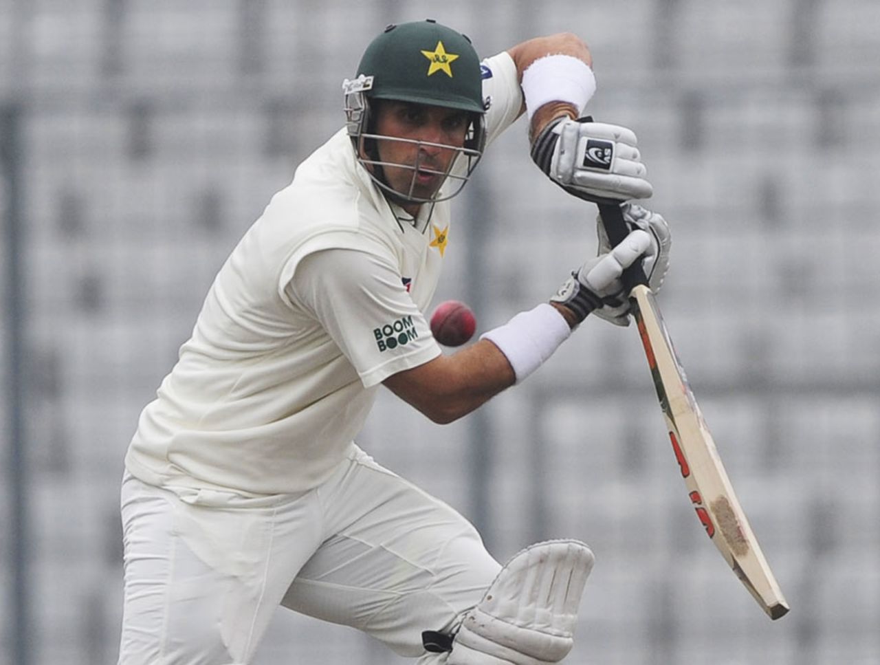 Misbah-ul-Haq's half-century helped Pakistan take the lead, Bangladesh v Pakistan, 2nd Test, Mirpur, 4th day, December 20, 2011 