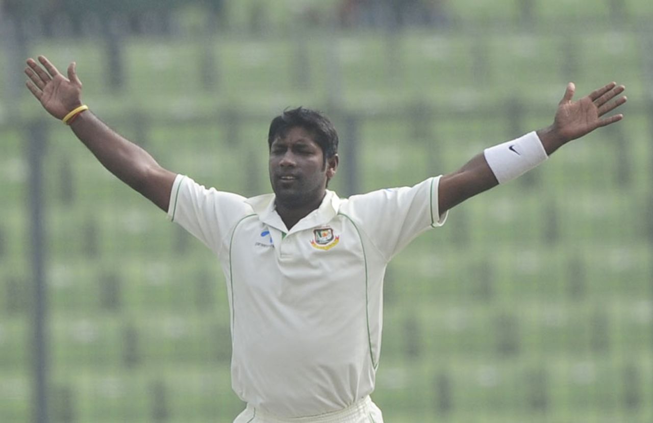 Robiul Islam savours a wicket, Bangladesh v Pakistan, 2nd Test, Mirpur, 4th day, December 20, 2011 