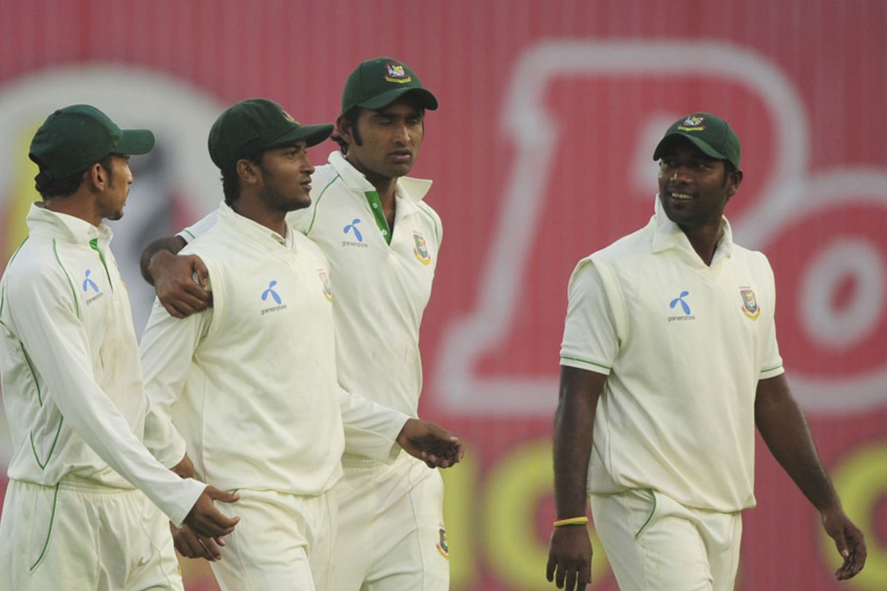 Shakib Al Hasan claimed 6 for 82, Bangladesh v Pakistan, 2nd Test, Mirpur, 4th day, December 20, 2011 
