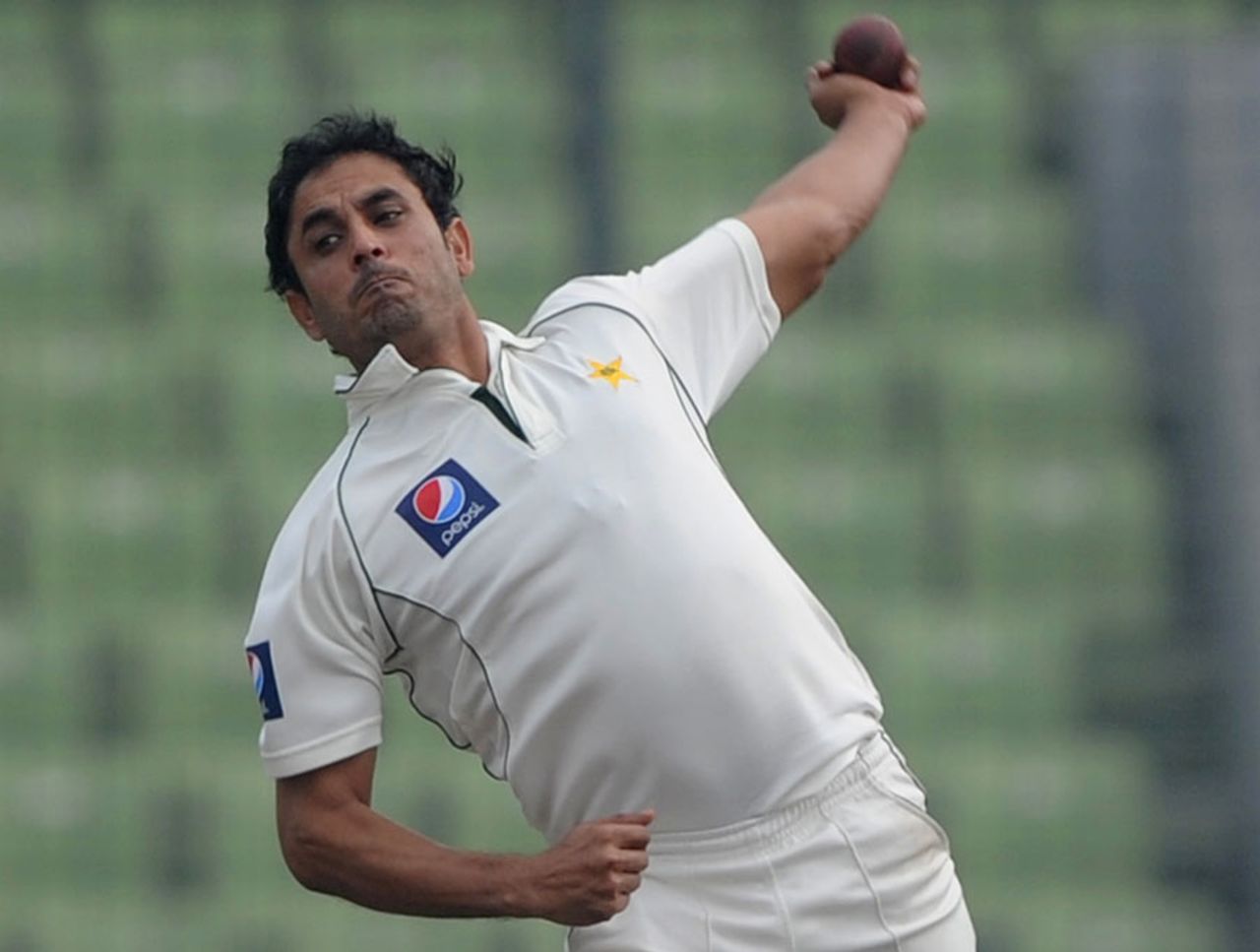 Abdur Rehman turned the game in the second session, Bangladesh v Pakistan, 2nd Test, Mirpur, 5th day, December 21, 2011 