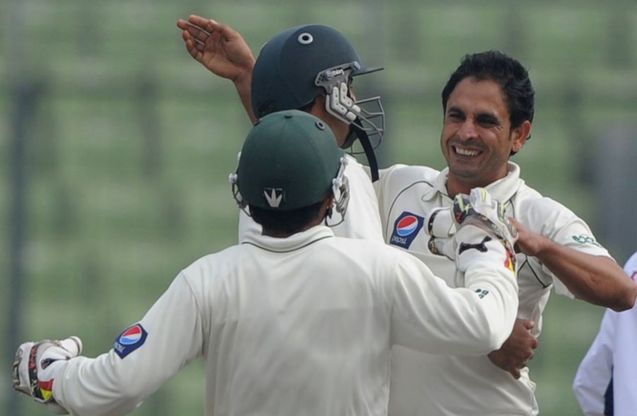 Abdur Rehman finished with career-best figures of 4 for 51, Bangladesh v Pakistan, 2nd Test, Mirpur, 5th day, December 21, 2011 