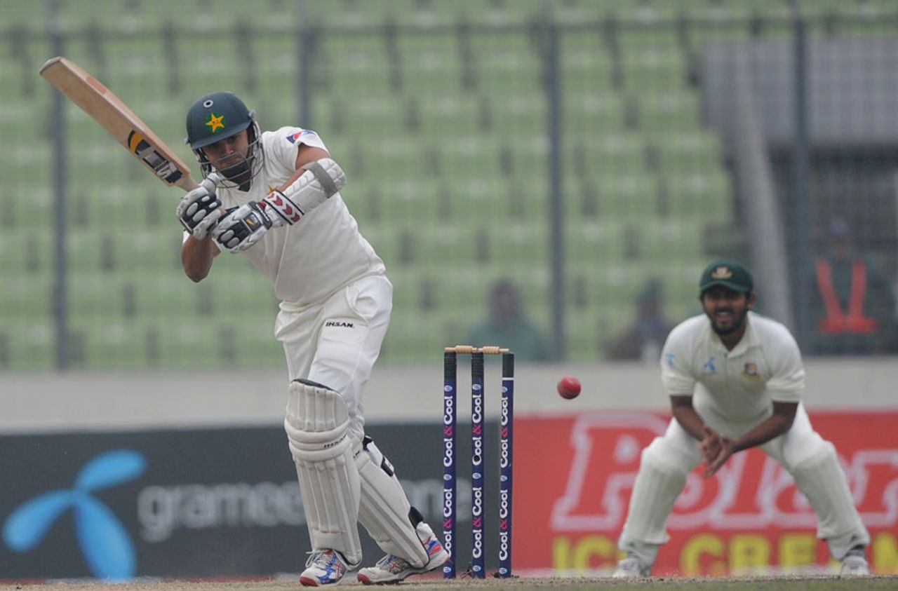 Azhar Ali made a handy 34, Bangladesh v Pakistan, 2nd Test, Mirpur, 5th day, December 21, 2011 