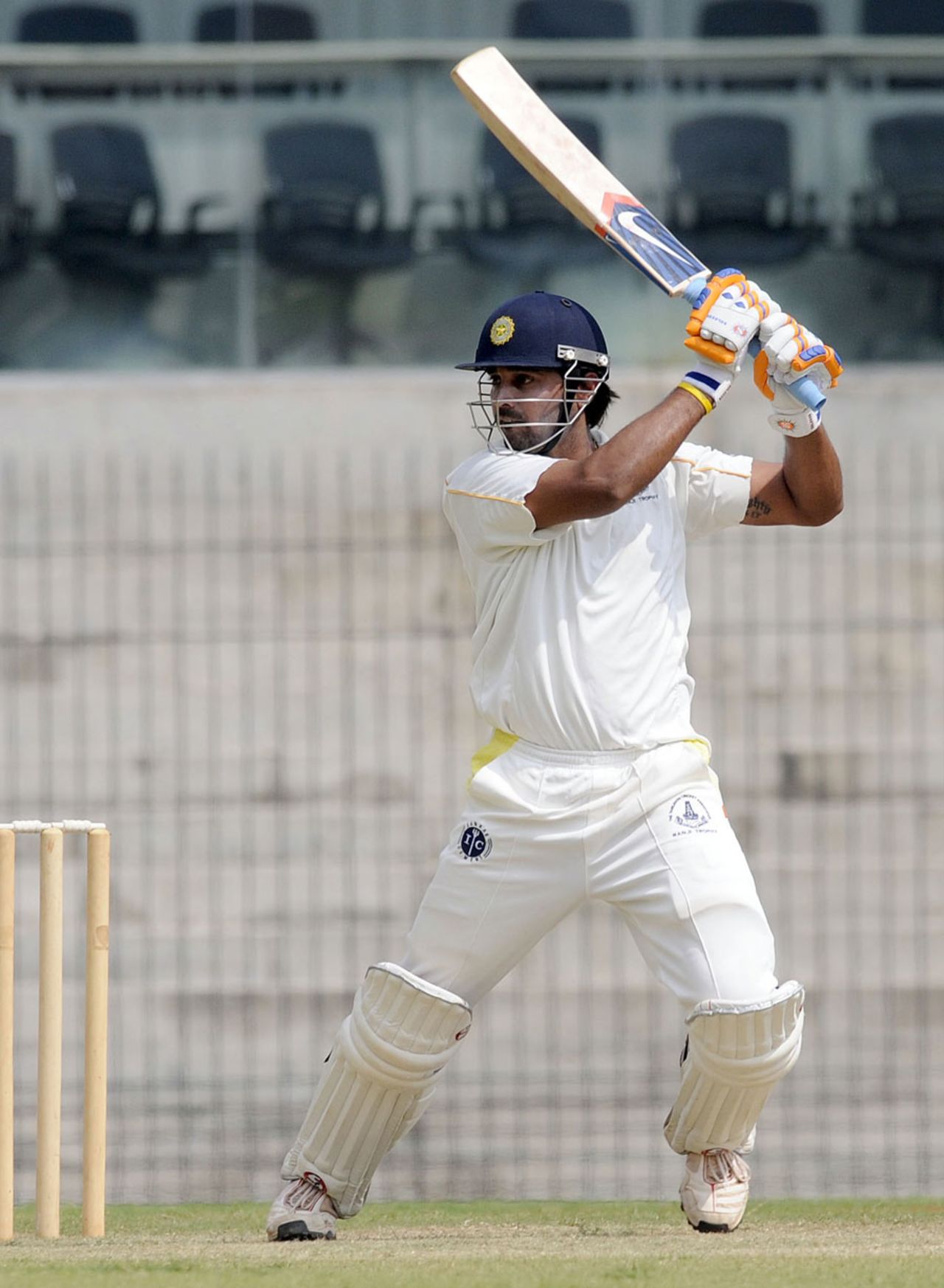 M Vijay cuts on his way to a half-century, Tamil Nadu v Madhya Pradesh, Ranji Trophy Elite, Chennai, December 21, 2011